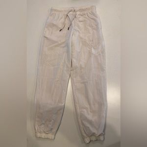 Loose Fit Mid Rise Nike joggers